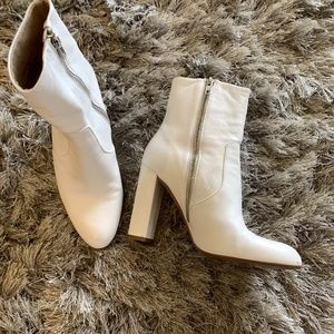 STEVE MADDEN WHITE LEATHER SIZE 7.5 BOOTS